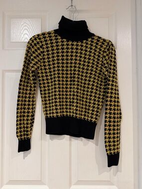 Voodoo Vixen Mustand Yellow Black Houndstooth Turtleneck Knit Sweater Sz M US 6